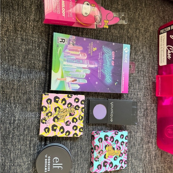 Bundle of Eyeshadow, Lip Balm and more Make up - Picture 1 of 6